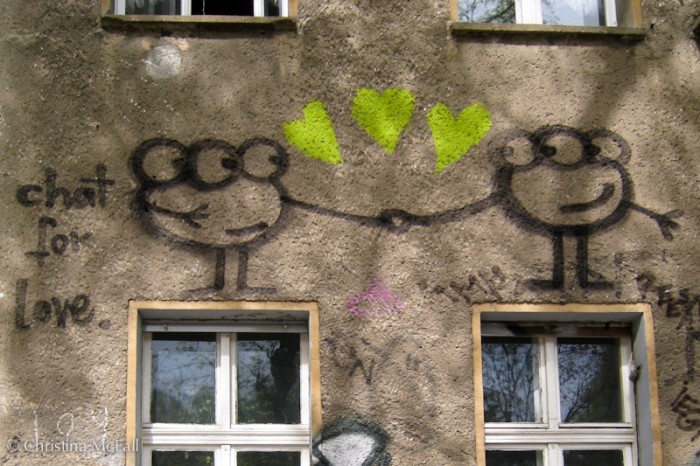 graffiti with romantic aliens in Prenzlauerburg Berlin